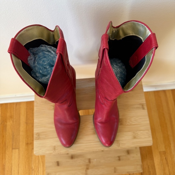 Bold mid-calf Cowboy boots in rich cherry red 🍒 - Picture 5 of 10